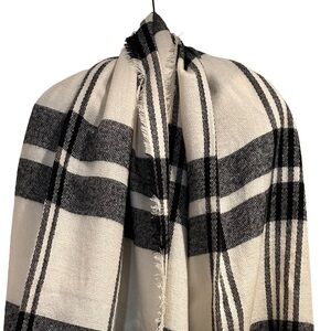Stylish Black and White Plaid Women's Scarf.